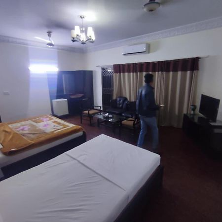 Hotel Clifton Inn การาจี ภายนอก รูปภาพ