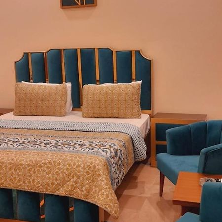 Hotel Clifton Inn การาจี ภายนอก รูปภาพ