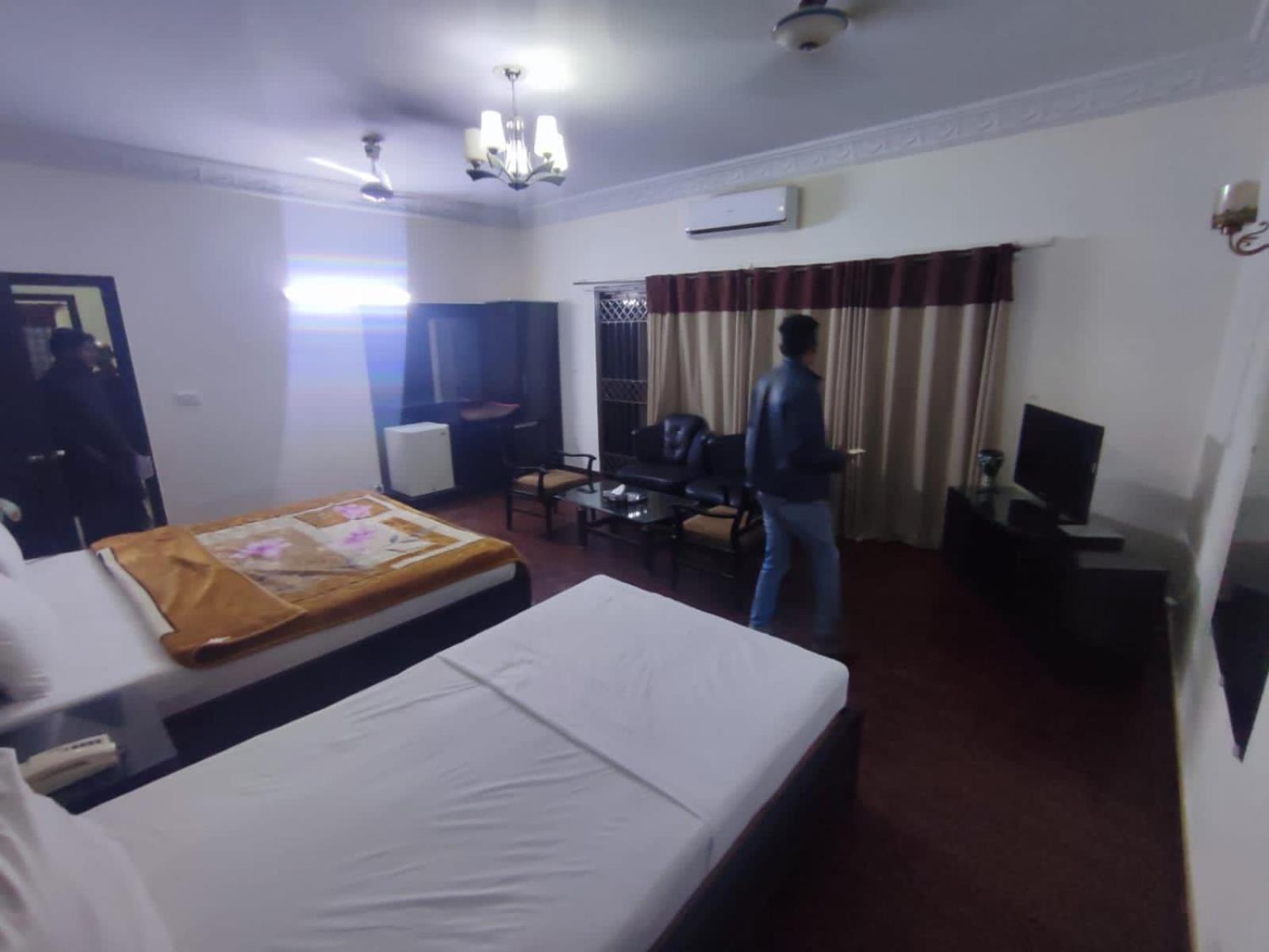 Hotel Clifton Inn การาจี ภายนอก รูปภาพ
