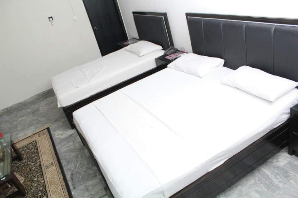 Hotel Clifton Inn การาจี ภายนอก รูปภาพ