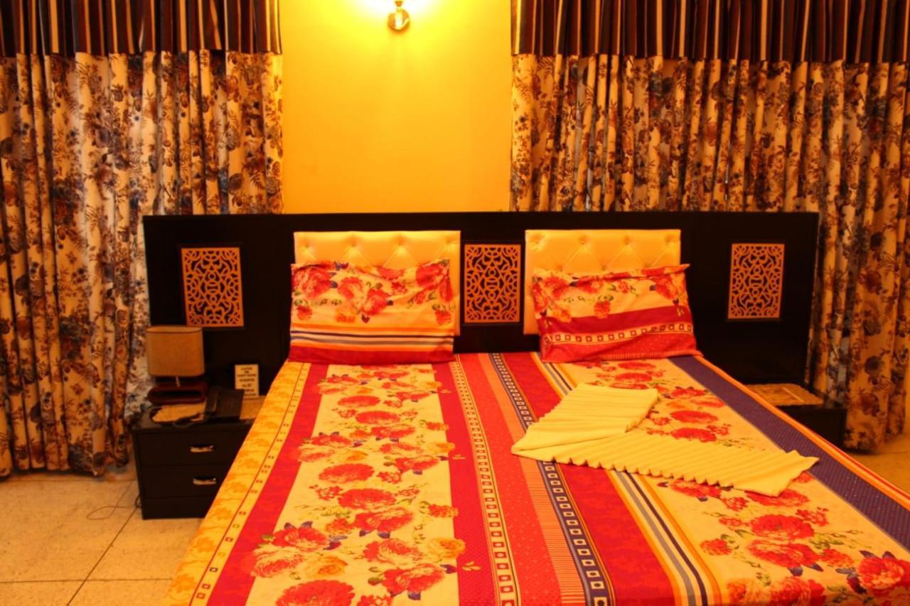 Hotel Clifton Inn การาจี ภายนอก รูปภาพ