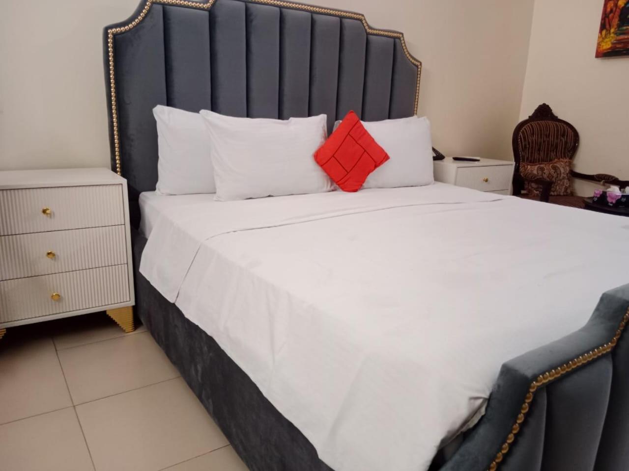 Hotel Clifton Inn การาจี ภายนอก รูปภาพ