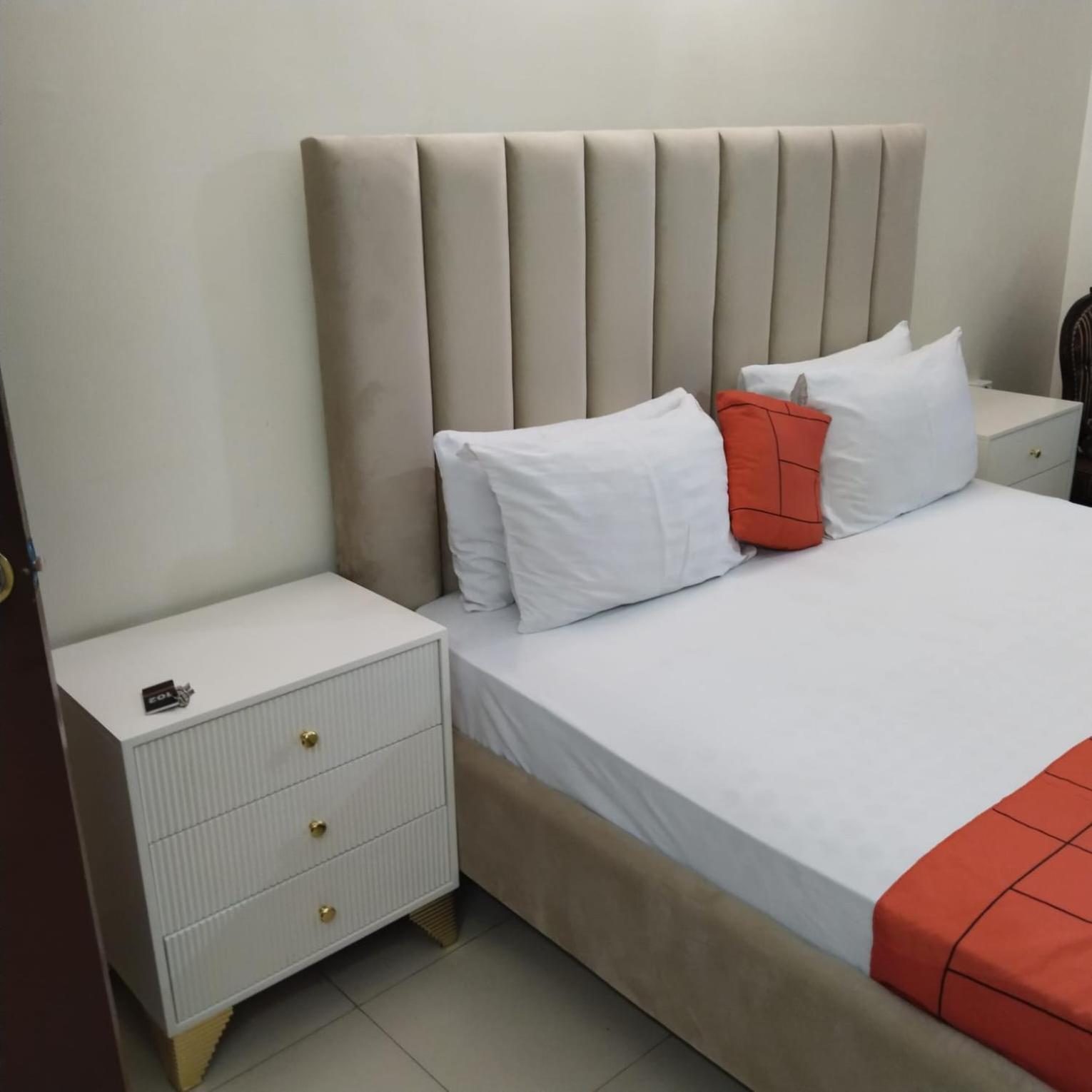 Hotel Clifton Inn การาจี ภายนอก รูปภาพ